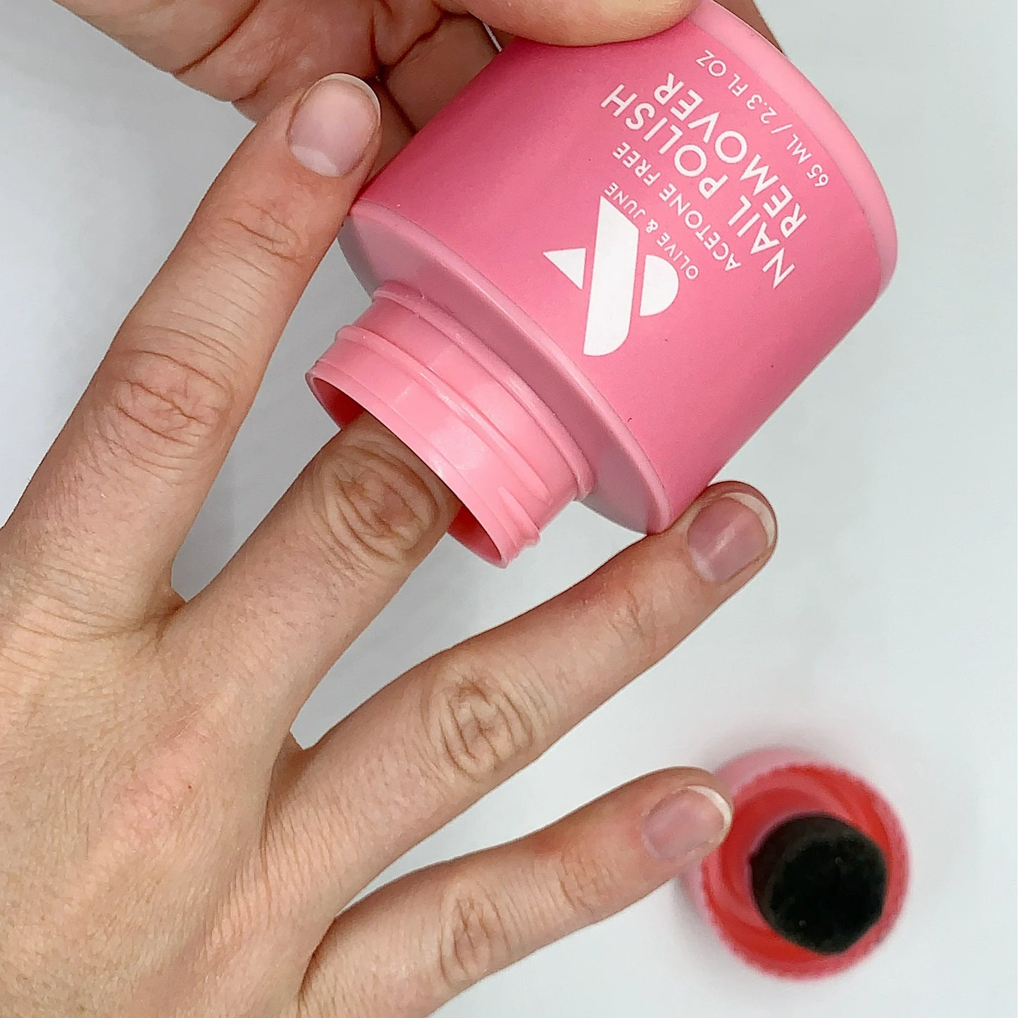 Olive & June Nail Polish Remover Pot with Sponge-Top Lid, Acetone-Free Solution, 2 oz