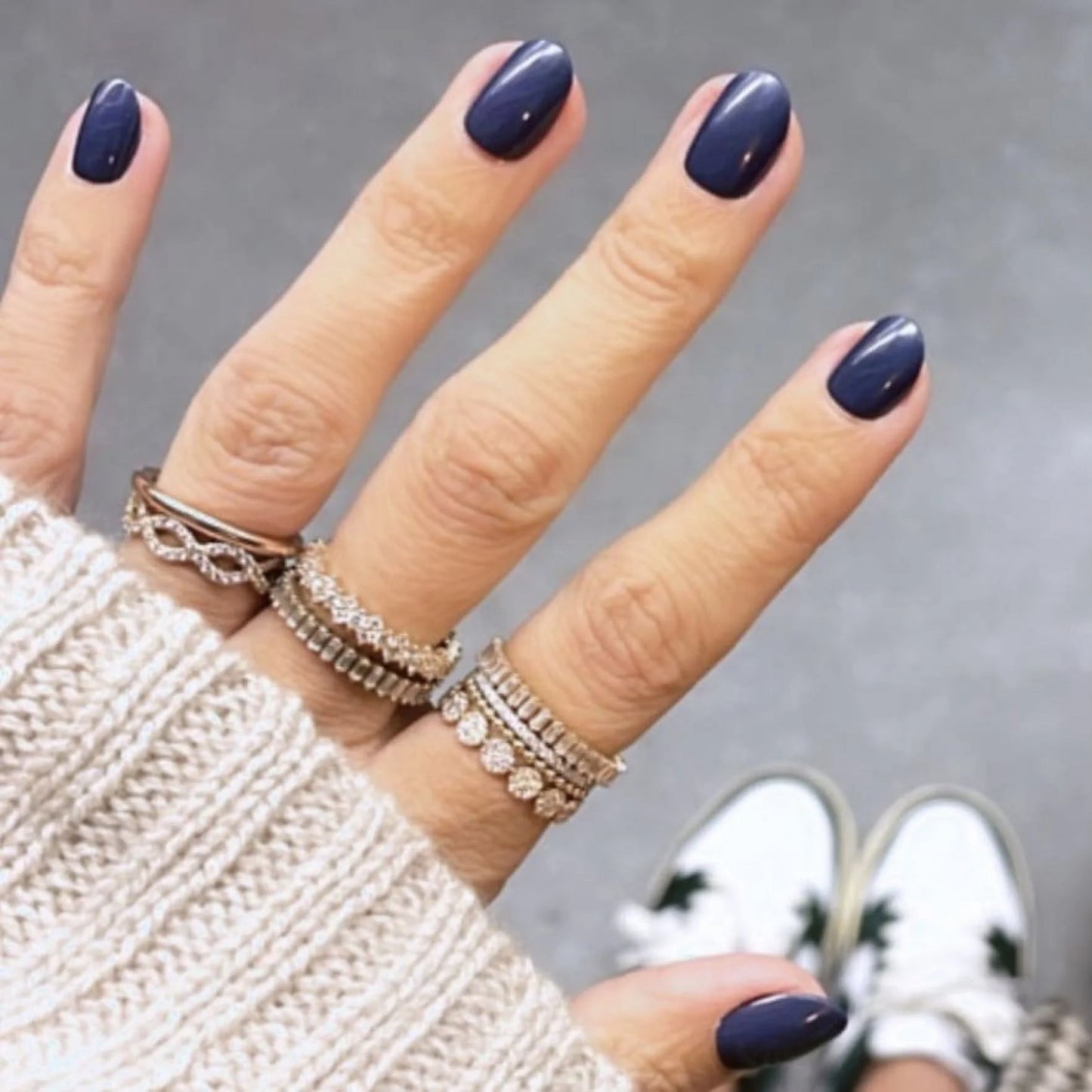 Olive & June The Instant Mani Press-On Nails, 42 Glue Press-on Nails, OMG, Extra Short, Round