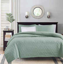 Load image into Gallery viewer, Madison Park 3 Piece Quebec Bedspread Set
